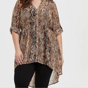 SOLD‼️ Torrid Snake Print Chiffon Top